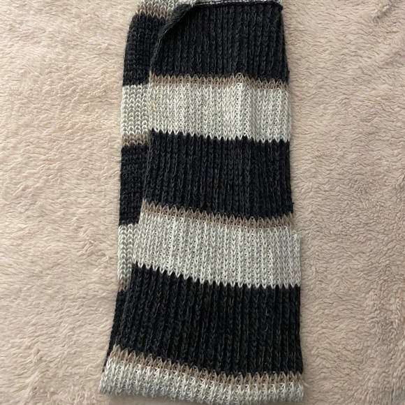 INFINITY SCARF- KNIT & NEUTRAL - Picture 3 of 3